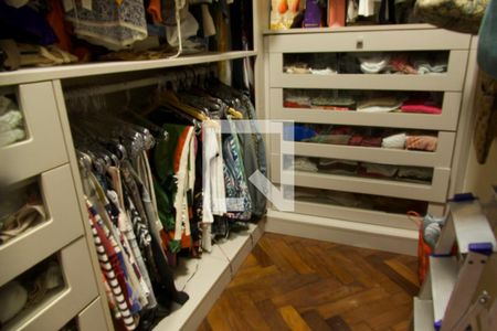 Apartamento à venda com 200m², 4 quartos e 2 vagasSuíte 3 closet 