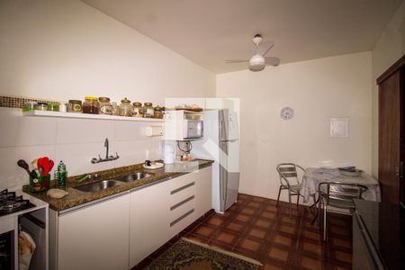 Casa à venda com 243m², 3 quartos e 2 vagas Casa à venda com 243m², 3 quartos e 2 vagasCozinha