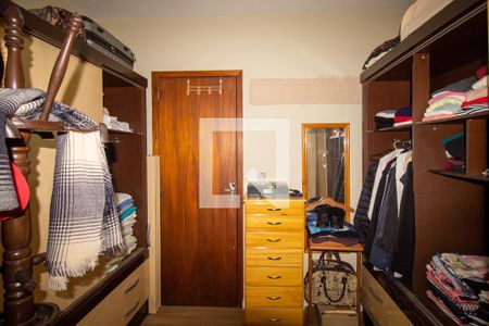 Casa à venda com 243m², 3 quartos e 2 vagas Casa à venda com 243m², 3 quartos e 2 vagasCloset da suíte