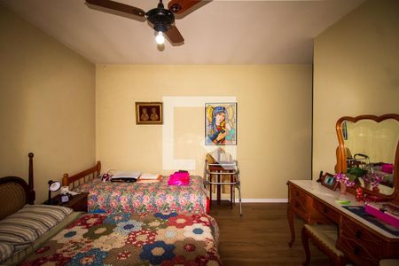 Casa à venda com 243m², 3 quartos e 2 vagas Casa à venda com 243m², 3 quartos e 2 vagasSuíte