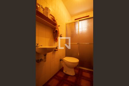 Casa à venda com 243m², 3 quartos e 2 vagas Casa à venda com 243m², 3 quartos e 2 vagasBanheiro de Serviço