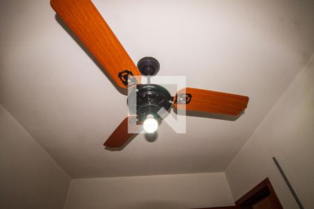 Casa à venda com 243m², 3 quartos e 2 vagas Casa à venda com 243m², 3 quartos e 2 vagasQuarto de Serviço