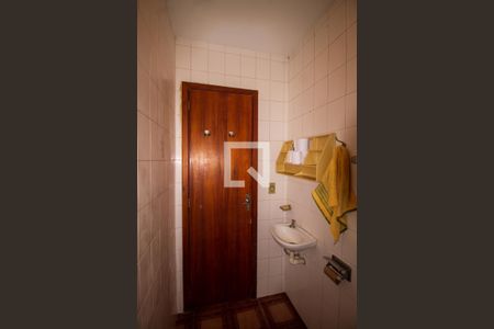 Casa à venda com 243m², 3 quartos e 2 vagas Casa à venda com 243m², 3 quartos e 2 vagasBanheiro de Serviço