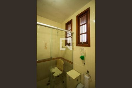 Casa à venda com 243m², 3 quartos e 2 vagas Casa à venda com 243m², 3 quartos e 2 vagasBanheiro da Suíte