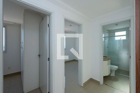 Corredor de apartamento para alugar com 4 quartos, 126m² em Piratininga, Belo Horizonte