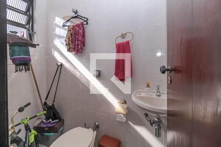 Casa à venda com 256m², 3 quartos e 2 vagasBanheiro 3