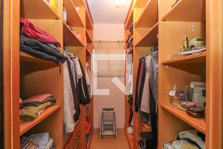 Casa à venda com 256m², 3 quartos e 2 vagasSuíte - Closet