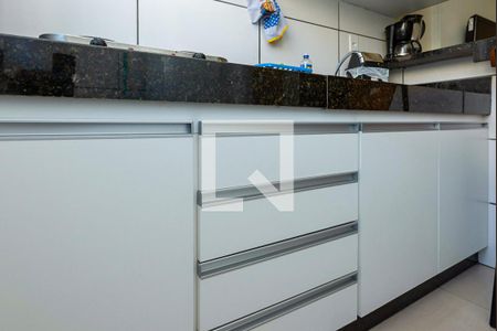 Apartamento para alugar com 32m², 1 quarto e 1 vaga Apartamento para alugar com 32m², 1 quarto e 1 vagaCozinha - Armário