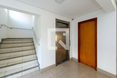 Apartamento para alugar com 32m², 1 quarto e 1 vaga Apartamento para alugar com 32m², 1 quarto e 1 vagaÁrea Comum - Hall do Elevador