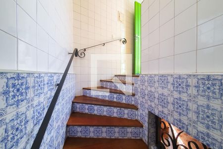 Casa à venda com 148m², 2 quartos e 2 vagas Casa à venda com 148m², 2 quartos e 2 vagasEscada