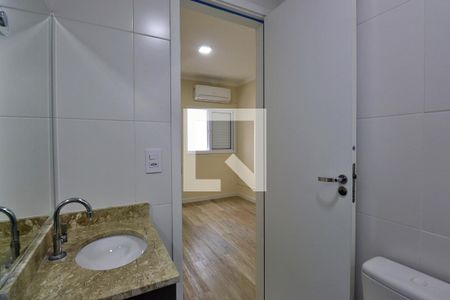 Banheiro da Suíte de apartamento para alugar com 2 quartos, 56m² em Santa Teresinha, Santo André