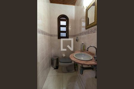 Casa de condomínio à venda com 200m², 4 quartos e 3 vagasLavabo