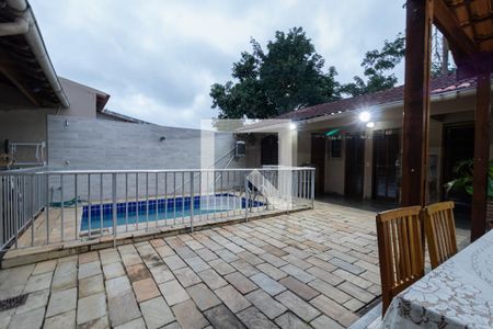 Casa de condomínio à venda com 200m², 4 quartos e 3 vagasPiscina