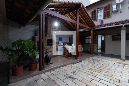 Casa de condomínio à venda com 200m², 4 quartos e 3 vagasChurrasqueira