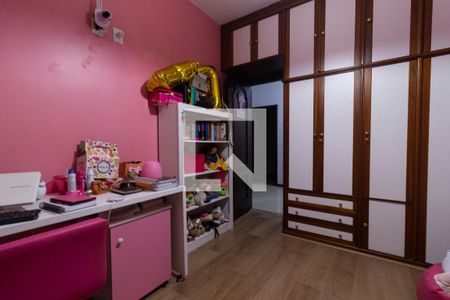 Casa de condomínio à venda com 200m², 4 quartos e 3 vagasQuarto 2