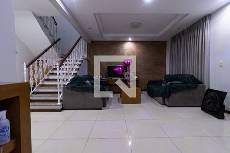 Casa de condomínio à venda com 200m², 4 quartos e 3 vagasSala