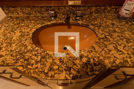 Casa de condomínio à venda com 200m², 4 quartos e 3 vagasBanheiro