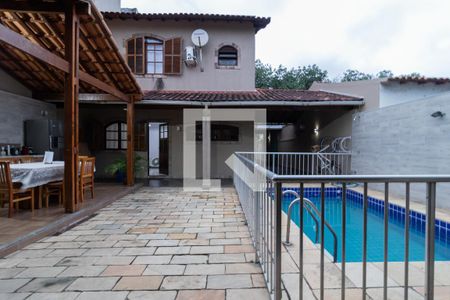 Casa de condomínio à venda com 200m², 4 quartos e 3 vagasPiscina