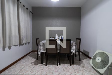 Casa de condomínio à venda com 200m², 4 quartos e 3 vagasSala de Jantar