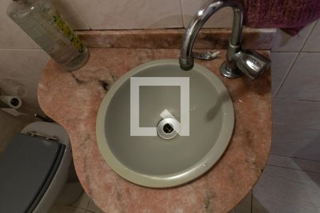 Casa de condomínio à venda com 200m², 4 quartos e 3 vagasLavabo