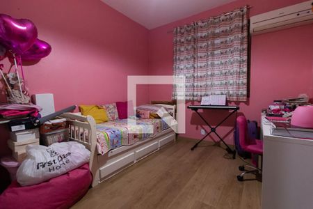 Casa de condomínio à venda com 200m², 4 quartos e 3 vagasQuarto 2