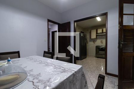 Casa de condomínio à venda com 200m², 4 quartos e 3 vagasSala de Jantar
