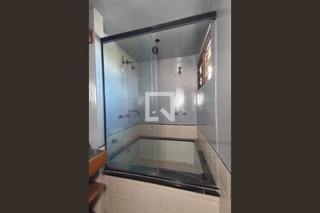 Casa à venda com 500m², 4 quartos e 4 vagas Casa à venda com 500m², 4 quartos e 4 vagasBanheiro da Suíte