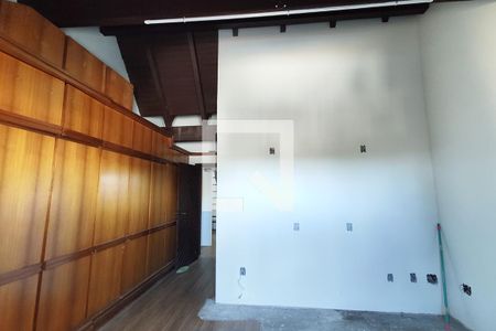 Casa à venda com 500m², 4 quartos e 4 vagas Casa à venda com 500m², 4 quartos e 4 vagasSacada -Suíte