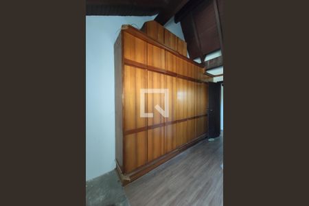 Casa à venda com 500m², 4 quartos e 4 vagas Casa à venda com 500m², 4 quartos e 4 vagasSacada -Suíte