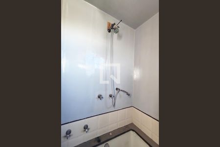 Casa à venda com 500m², 4 quartos e 4 vagas Casa à venda com 500m², 4 quartos e 4 vagasBanheiro da Suíte