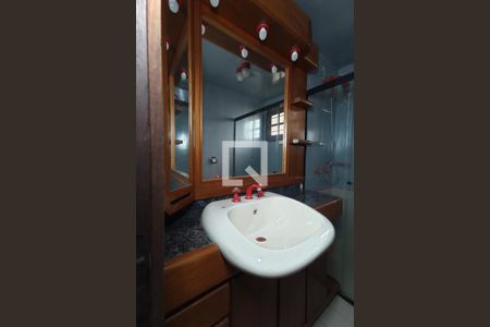 Casa à venda com 500m², 4 quartos e 4 vagas Casa à venda com 500m², 4 quartos e 4 vagasBanheiro 2