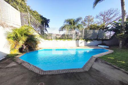 Casa à venda com 500m², 4 quartos e 4 vagas Casa à venda com 500m², 4 quartos e 4 vagasPiscina