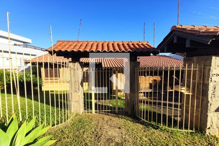 Casa à venda com 500m², 4 quartos e 4 vagas Casa à venda com 500m², 4 quartos e 4 vagasFachada