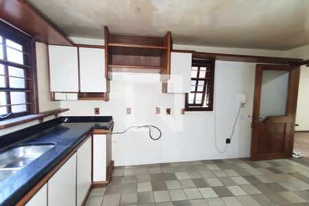 Casa à venda com 500m², 4 quartos e 4 vagas Casa à venda com 500m², 4 quartos e 4 vagasCozinha e Área de Serviço