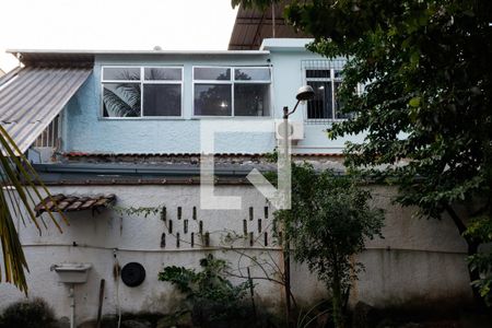 Casa à venda com 700m², 2 quartos e 8 vagasFachada