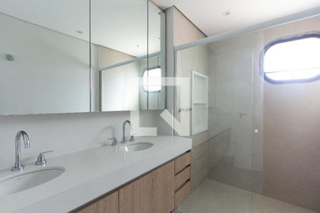 Apartamento à venda com 120m², 3 quartos e 2 vagas Apartamento à venda com 120m², 3 quartos e 2 vagasBanheiro da Suíte