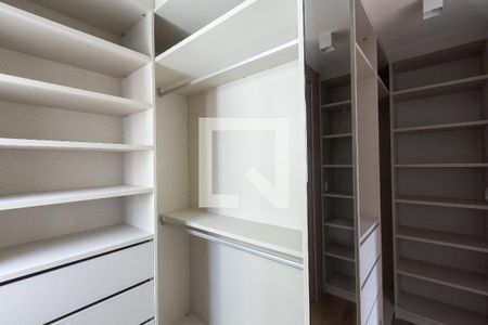 Apartamento à venda com 120m², 3 quartos e 2 vagas Apartamento à venda com 120m², 3 quartos e 2 vagasSuíte closet