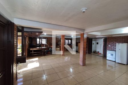 Casa à venda com 350m², 4 quartos e 2 vagas Casa à venda com 350m², 4 quartos e 2 vagasGaragem com churrasqueira