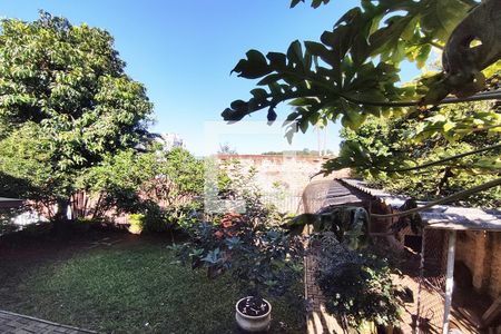 Casa à venda com 350m², 4 quartos e 2 vagas Casa à venda com 350m², 4 quartos e 2 vagasSacada da Sala de TV