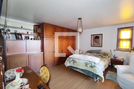 Casa à venda com 350m², 4 quartos e 2 vagas Casa à venda com 350m², 4 quartos e 2 vagasQuarto 4 - Suíte