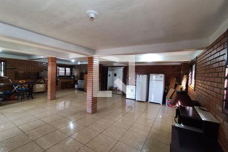 Casa à venda com 350m², 4 quartos e 2 vagas Casa à venda com 350m², 4 quartos e 2 vagasGaragem com churrasqueira