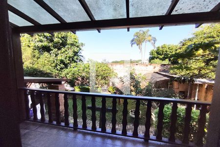 Casa à venda com 350m², 4 quartos e 2 vagas Casa à venda com 350m², 4 quartos e 2 vagasSacada da Sala de TV