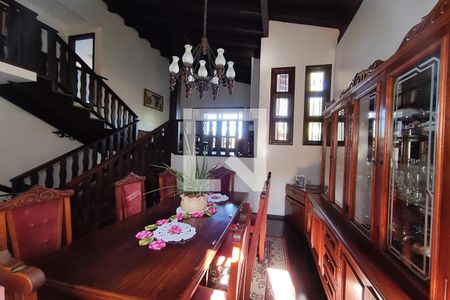 Casa à venda com 350m², 4 quartos e 2 vagas Casa à venda com 350m², 4 quartos e 2 vagasSala de Jantar