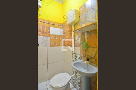 Banheiro 1 de casa à venda com 3 quartos, 69m² em Guajuviras, Canoas