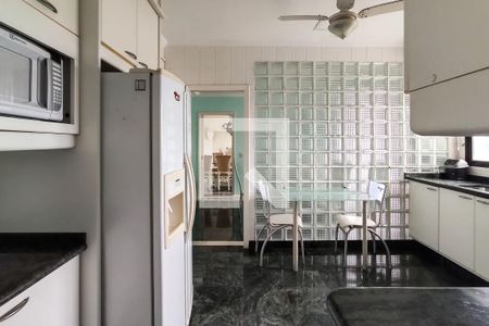 Apartamento para alugar com 355m², 3 quartos e 3 vagas Apartamento para alugar com 355m², 3 quartos e 3 vagasCozinha