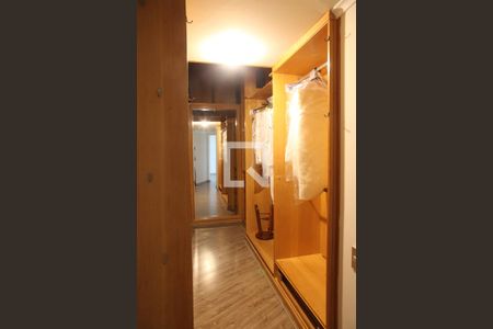 Apartamento para alugar com 355m², 3 quartos e 3 vagas Apartamento para alugar com 355m², 3 quartos e 3 vagasCloset da Suite Master