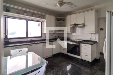 Apartamento para alugar com 355m², 3 quartos e 3 vagas Apartamento para alugar com 355m², 3 quartos e 3 vagasCozinha
