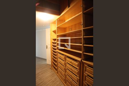 Apartamento para alugar com 355m², 3 quartos e 3 vagas Apartamento para alugar com 355m², 3 quartos e 3 vagasCloset da Suite Master