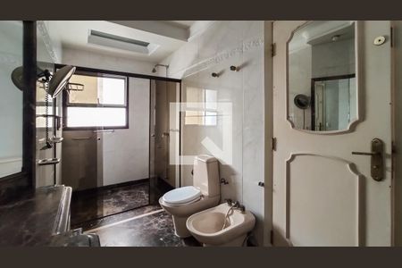 Apartamento para alugar com 355m², 3 quartos e 3 vagas Apartamento para alugar com 355m², 3 quartos e 3 vagasBanheiro da Suíte Master