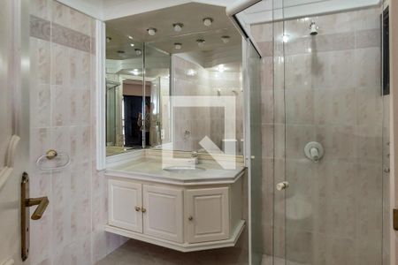 Apartamento para alugar com 355m², 3 quartos e 3 vagas Apartamento para alugar com 355m², 3 quartos e 3 vagasBanheiro da Suíte 1